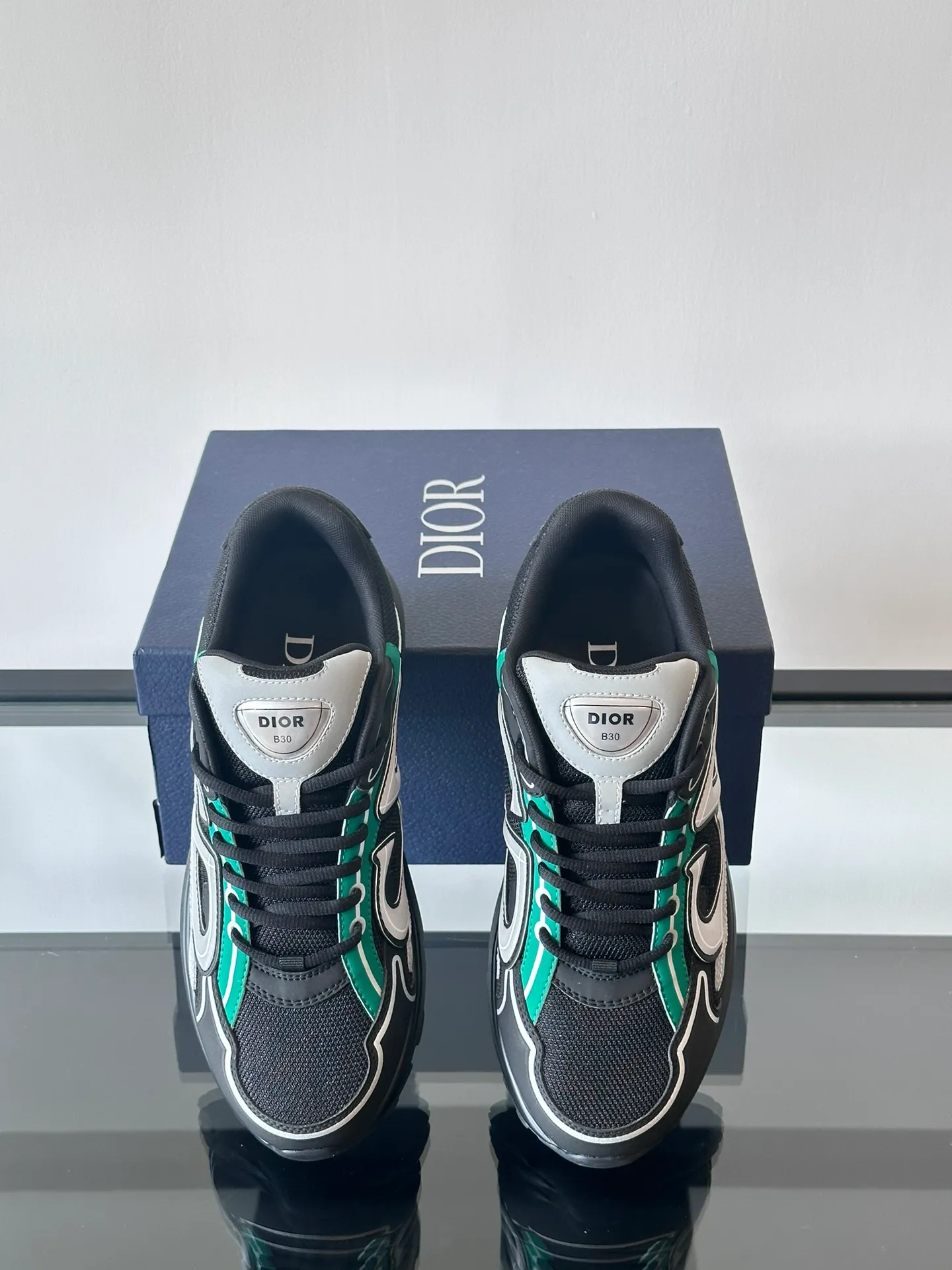 Men's Men's Shoes 💰p440 "Dio*" Dior B30 series sports shoes, multi-color mesh fabric and multi-color technical fabrics, this season's new B30 low-top sports shoes are one of the flagship styles of the series. Crafted from multicolor mesh and technical fabrics, it's finished with a reflective "CD30" graphic and silver-toned "DIOR B30" and "CD30" logos on the heel and tongue. An extra-light, sculpted rubber sole with signature accents adds style, while internal stretch details create ideal comfort. It can be matched with various casual styles to show a fashionable and modern sports style. Size: 38-44 (45-46 customized)